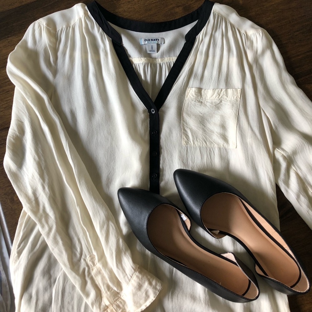 Half Button-Up Off-White Blouse w/ Black Trim
